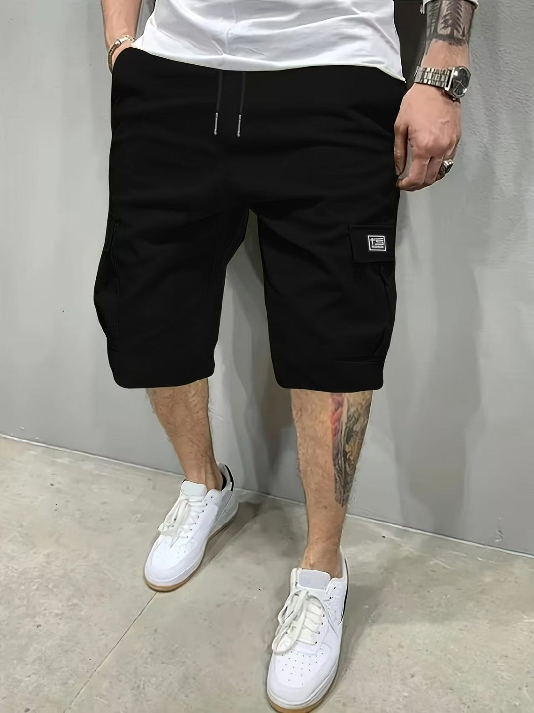 Cargo_Shorts_fuer_Herren_Mit_Kordelzug_und_seitlichen_Taschen_1