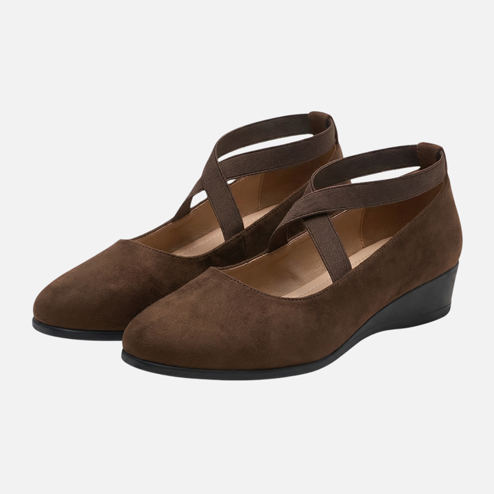 Damenschuhe mit Keilabsatz und geschlossener Spitze