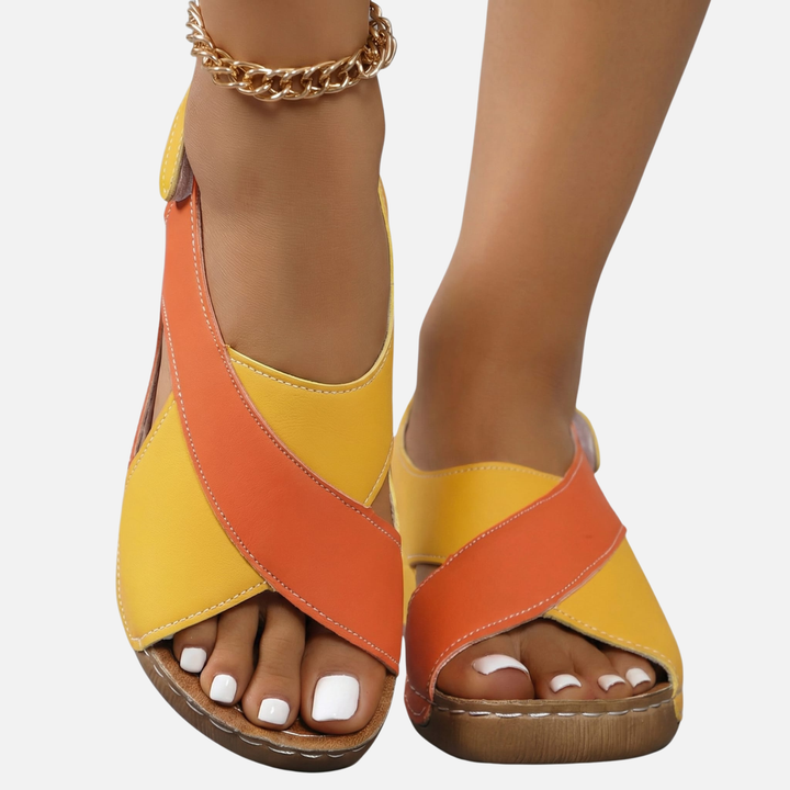 Gepolsterte Sandalen mit Fersenriemen für Damen