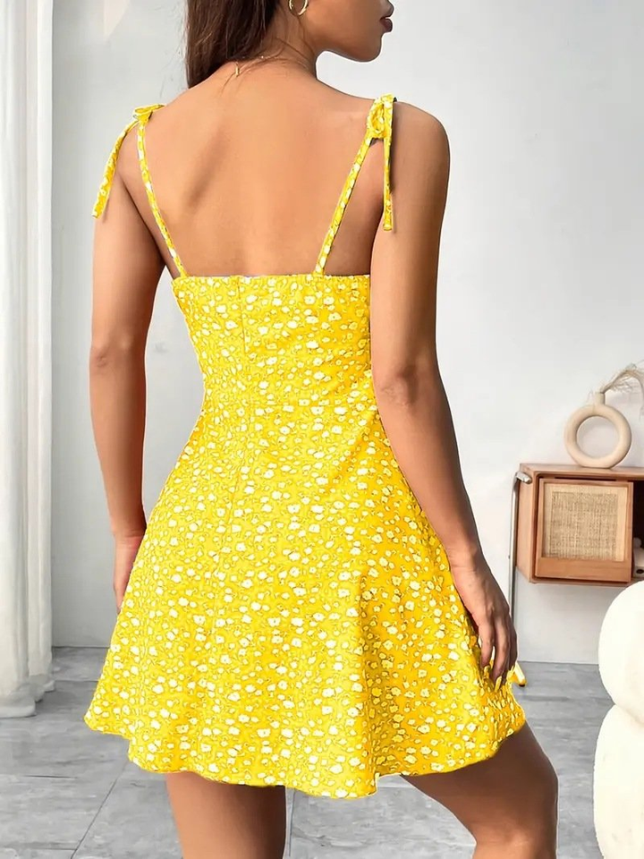 Gesmoktes gebluemtes Minikleid mit Bindetraegern fuer Damen 9