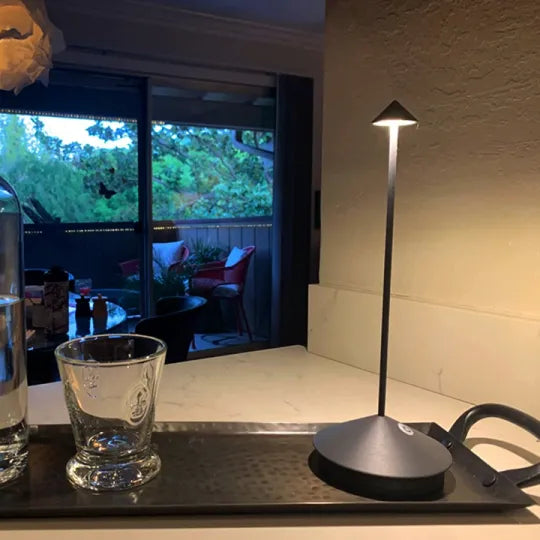 Kabellose_LED_Tafellampe_Dimmbar_Akkubetrieben_f_r_Innen_Au_en_11