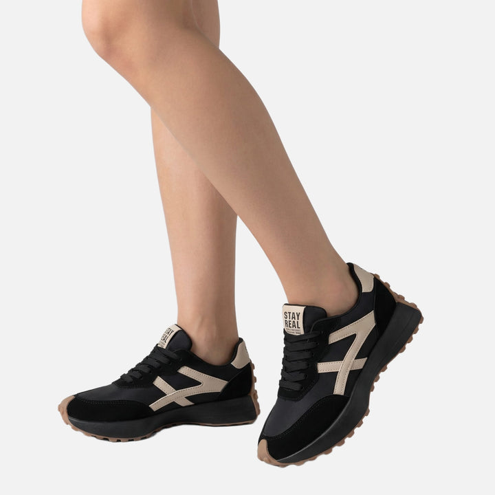 Lässige sportliche Damen-Laufschuhe – Schnürung und griffige Sohle