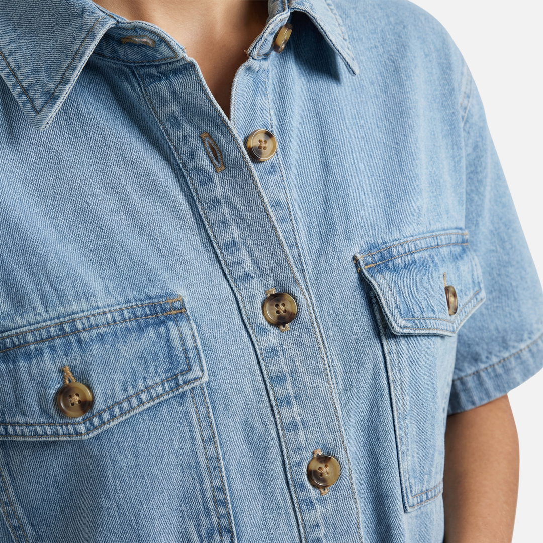 Lässiges Damen-Set aus Jeanshemd und Shorts mit elastischem Bund