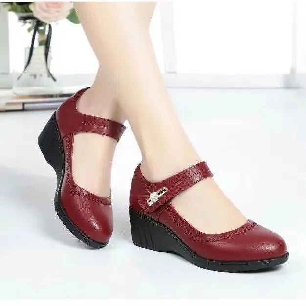 Mary Jane Komfort Keilpumps fuer Damen 4