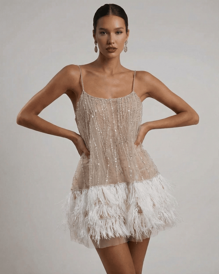 Pailletten Minikleid mit Spaghettitraegern und Federbesatz fuer Damen 1