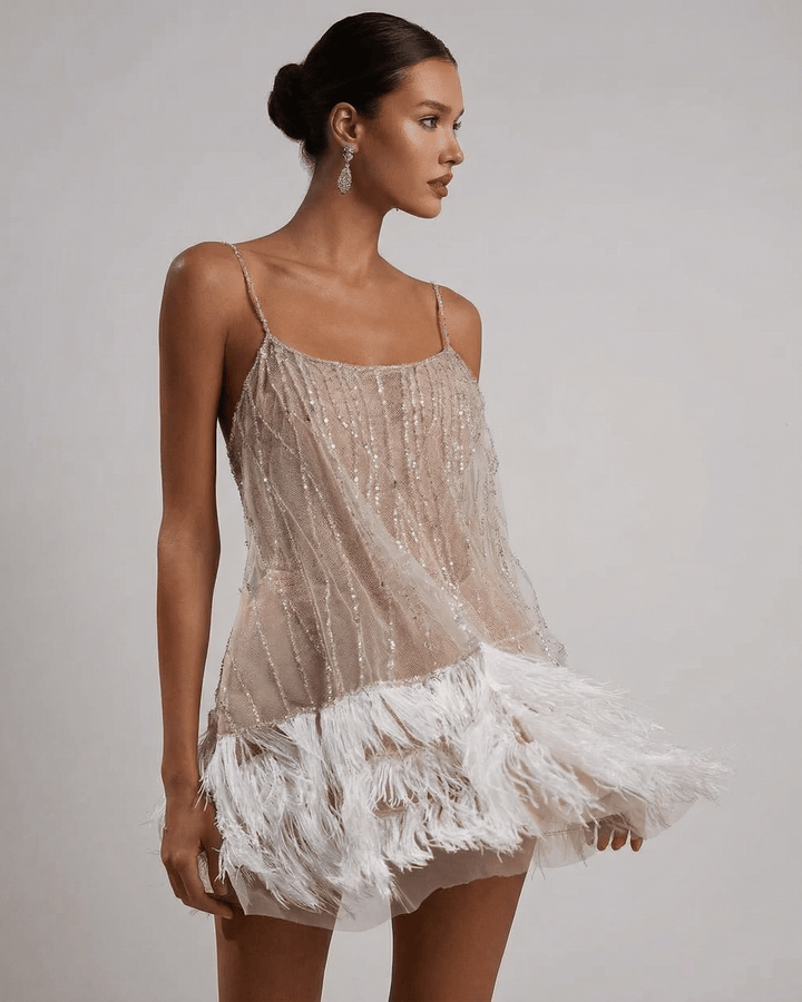 Pailletten Minikleid mit Spaghettitraegern und Federbesatz fuer Damen 3