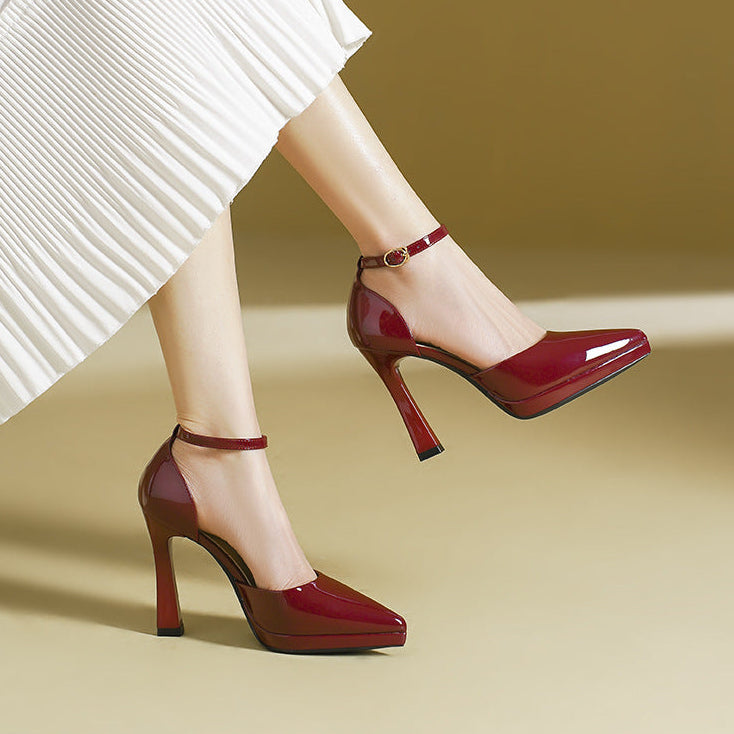 Pumps für Damen – Spitz zulaufend mit Fesselriemen & Blockabsatz 1