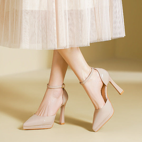 Pumps für Damen – Spitz zulaufend mit Fesselriemen & Blockabsatz 4
