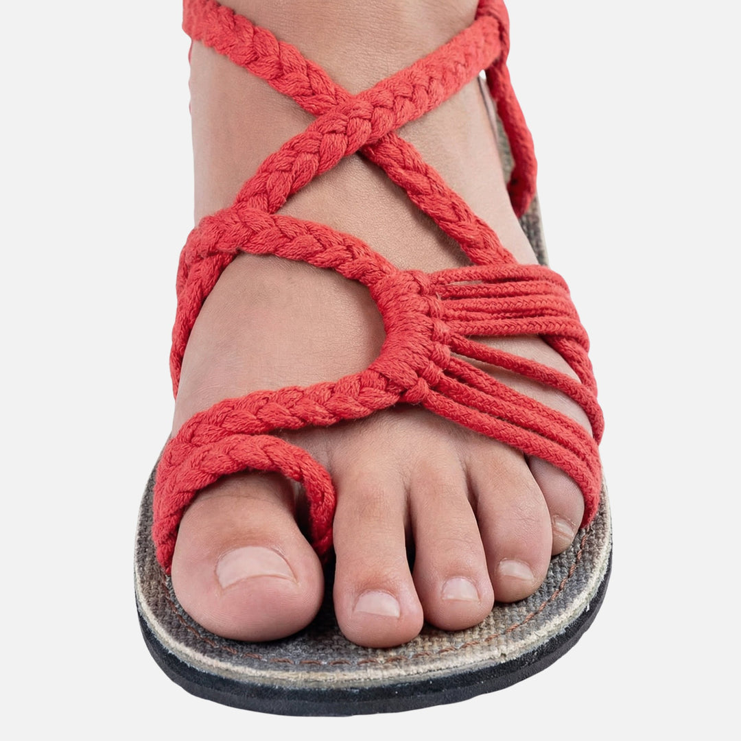 Geflochtene Sandalen mit verstellbarem Knöchelriemen für Damen
