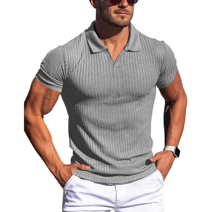 Slim Fit Geripptes Poloshirt mit V Ausschnitt und Kentkragen fuer Herren 1