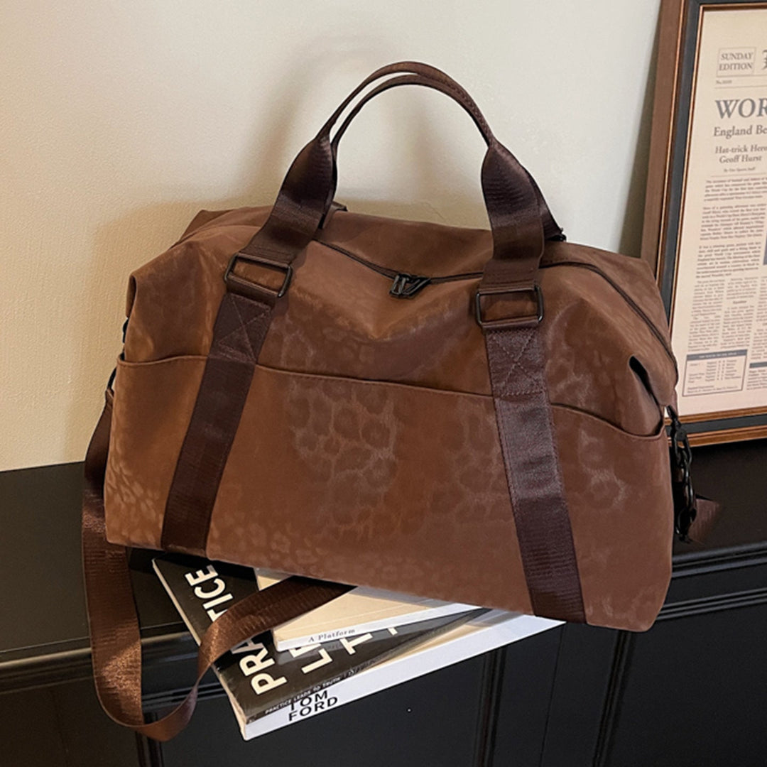 Sporty_Travel_Bag_with_Structured_Upper_Material_for_Women_2