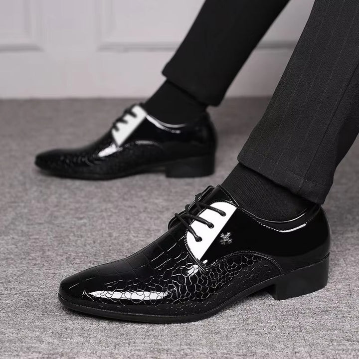 Geprägtes Muster Spitze Zehe Formeller Schuh für Herren | Schnürung Lack Optik Gestaltung