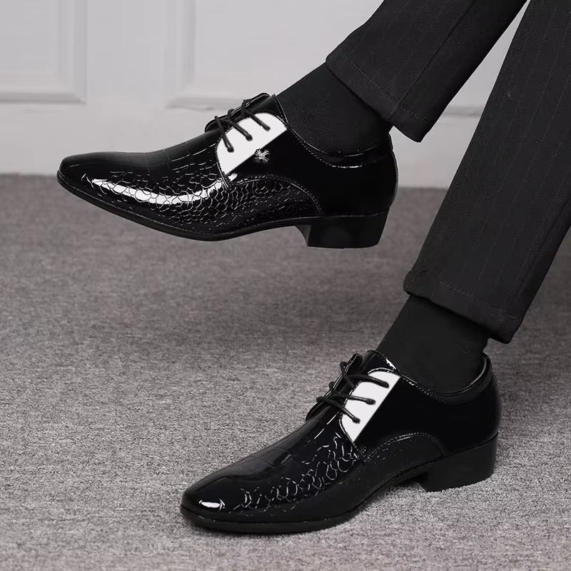 Geprägtes Muster Spitze Zehe Formeller Schuh für Herren | Schnürung Lack Optik Gestaltung